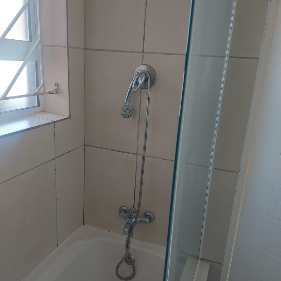 To Let 2 Bedroom Property for Rent in Buh Rein Estate Western Cape